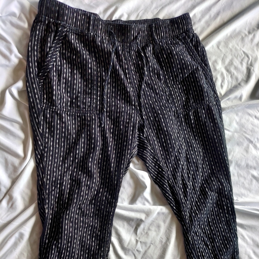 OLD NAVY joggers cropped ankles black and white large women